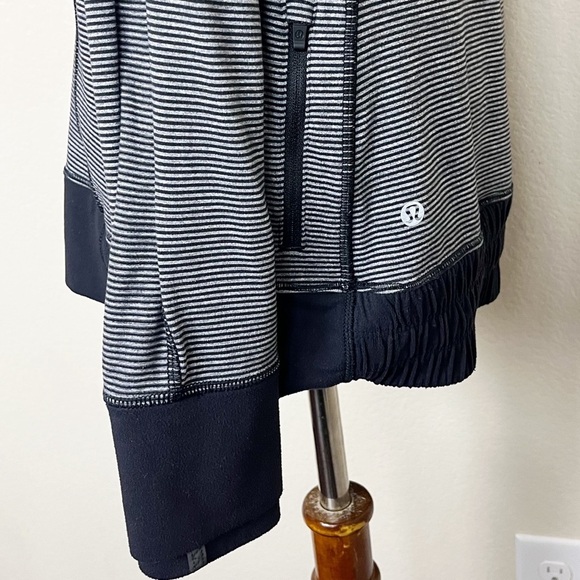 Lululemon Think‎ Fast Hoodie Tonka Stripe Heathered Slate Black / Black Size 8 - Picture 13 of 15